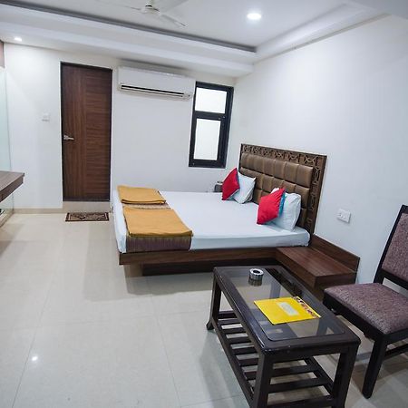 Hotel Crown Palace Bhopal Bagian luar foto